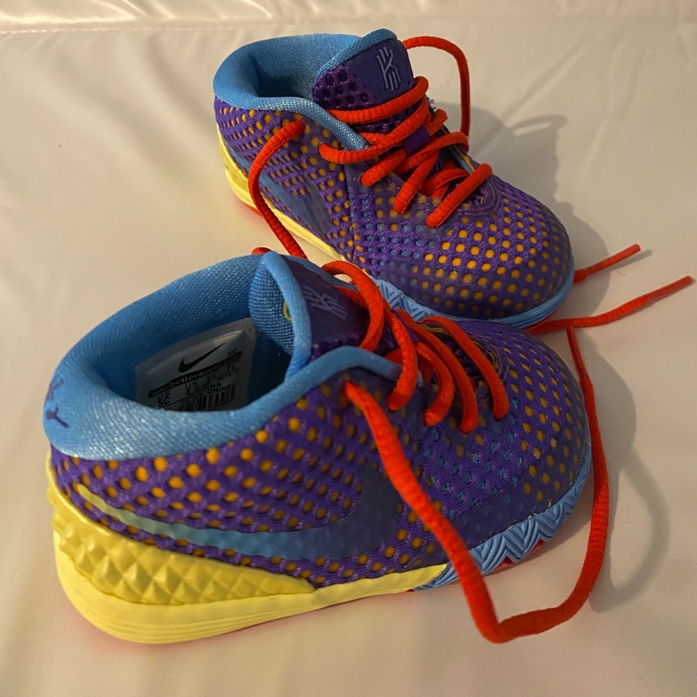 Nike Kyrie #1 Saturday Basketball Shoes